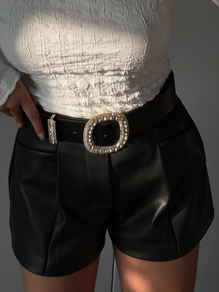 Una modella di abbigliamento all'ingrosso indossa FIO10029 - Welding Stone Shirt Jacket Trouser Belt, vendita all'ingrosso turca di Cintura di Fiori