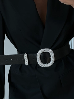 Ένα μοντέλο χονδρικής πώλησης ρούχων φοράει FIO10030 - Welding Stone Shirt Jacket Trouser Belt, τούρκικο Ζώνη χονδρικής πώλησης από Fiori