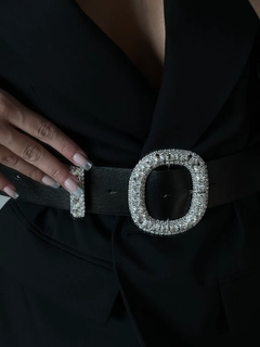 Una modella di abbigliamento all'ingrosso indossa FIO10030 - Welding Stone Shirt Jacket Trouser Belt, vendita all'ingrosso turca di Cintura di Fiori