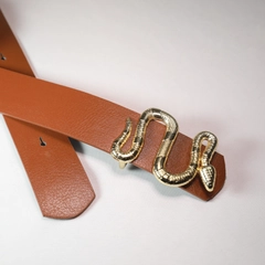 A wholesale clothing model wears fio10165-women's-belt-with-snake-buckle, Turkish wholesale Belt of Fiori