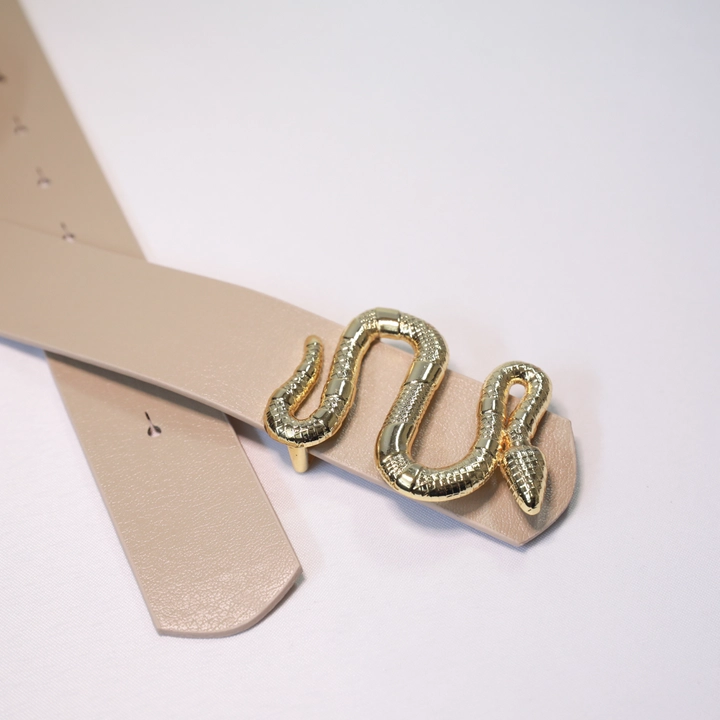 A wholesale clothing model wears fio10167-women's-belt-with-snake-buckle, Turkish wholesale Belt of Fiori