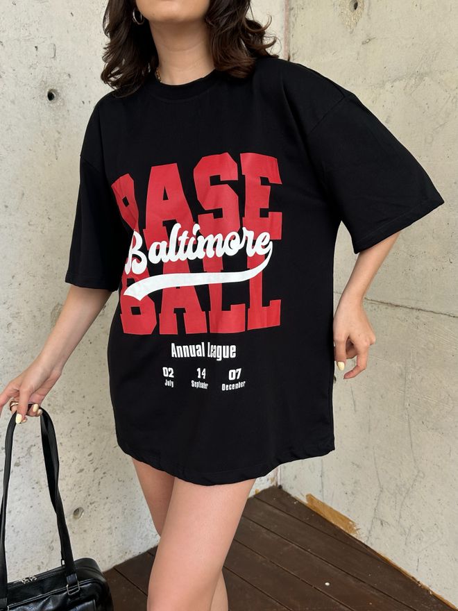 First Angels T shirt Oversize Stampata Nera 100% Cotone 29179 Abbigliamento all'ingrosso Casuale