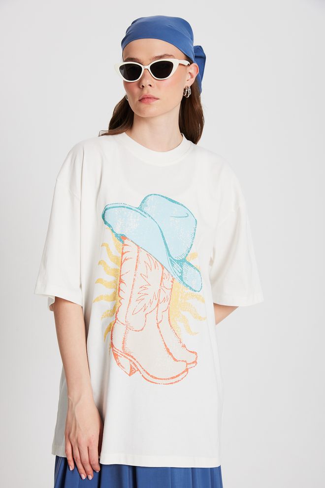 First Angels T shirt Ecru Con Stampa Oversize 29156 Abbigliamento all'ingrosso Casuale