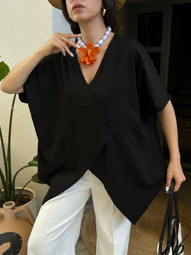 First Angels Črna Česnana Bluza Z Asimetričnim Krojem 29071 Oblačila na debelo Ležerno