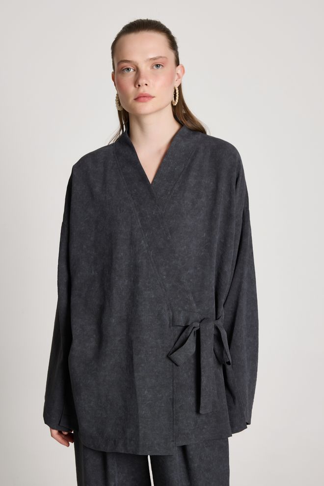 First Angels Kimono Noir Grande Taille Avec Fermeture À Nouer Et Encolure En V Vêtements en gros Modeste