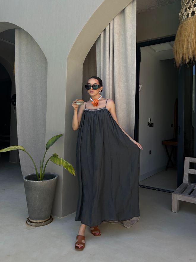 First Angels Vestito Slip Maxi Nero Con Collo A Tartaruga Abbigliamento all'ingrosso Casuale