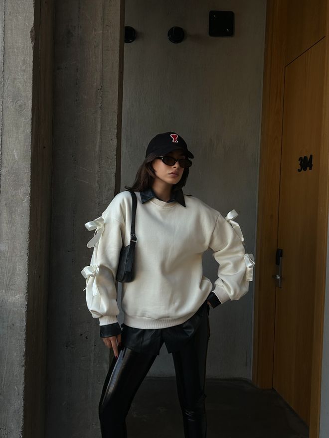 First Angels Sweatshirt Branco Oversized Com Decote Crew Roupas por atacado 1