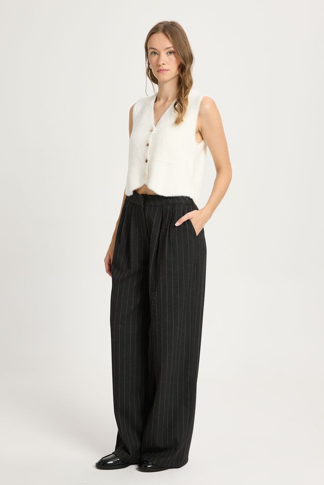 First Angels White Crop Vest With Buttoned Closure Wholesale Clothing 1