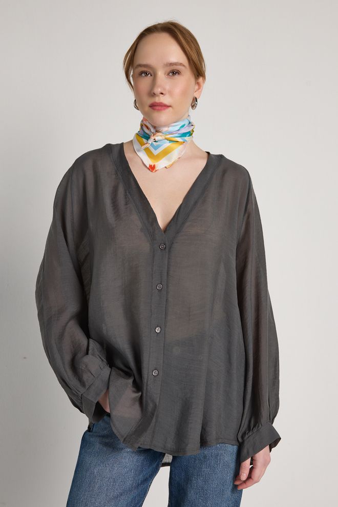 First Angels Camisa Cinzenta De Tamanho Grande Com Decote Em V Roupas por atacado Casual