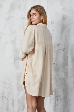 A wholesale clothing model wears fan10246-beige-textured-long-shirt, Turkish wholesale Tunic of First Angels
