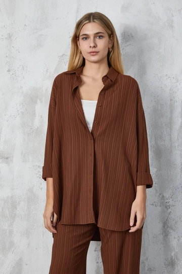 A wholesale clothing model wears  Brown Textured Long Shirt
, Turkish wholesale Tunic of First Angels
