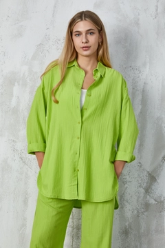 A wholesale clothing model wears fan10251-green-textured-long-shirt, Turkish wholesale Tunic of First Angels
