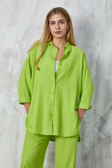 A wholesale clothing model wears  Green Textured Long Shirt
, Turkish wholesale Tunic of First Angels