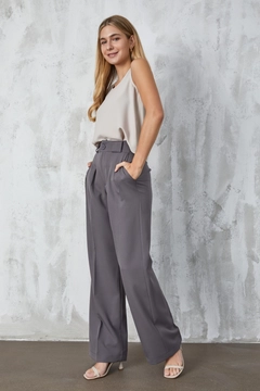 A wholesale clothing model wears fan10296-smoked-atlas-fabric-palazzo-trousers, Turkish wholesale Pants of First Angels