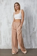 Ein Bekleidungsmodell aus dem Großhandel trägt fan10311-mink-crinkle-lurex-loose-cut-trousers, türkischer Großhandel  von 