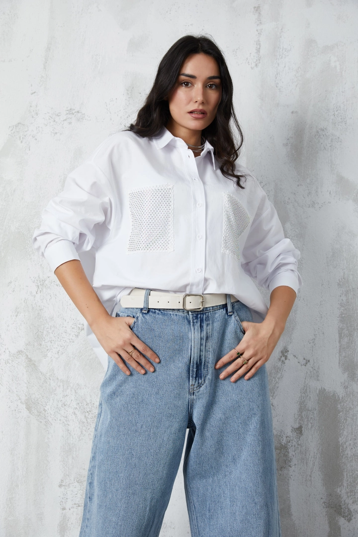 A wholesale clothing model wears fan10320-white-pocket-detailed-shirt, Turkish wholesale Shirt of First Angels