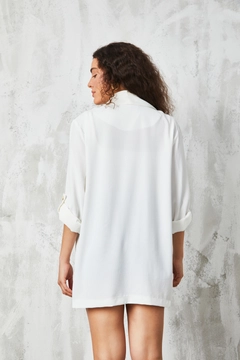 A wholesale clothing model wears fan10424-white-shawl-collar-unlined-jacket, Turkish wholesale Jacket of First Angels