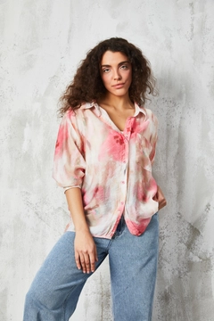 A wholesale clothing model wears fan10443-pink-patterned-shirt, Turkish wholesale Shirt of First Angels