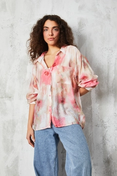 A wholesale clothing model wears fan10443-pink-patterned-shirt, Turkish wholesale Shirt of First Angels