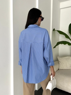 A wholesale clothing model wears fan10475-blue-white-striped-oversize-pocket-shirt-27135, Turkish wholesale Shirt of First Angels