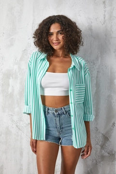 A wholesale clothing model wears fan10490-green-striped-printed-oversize-pocket-shirt, Turkish wholesale Shirt of First Angels