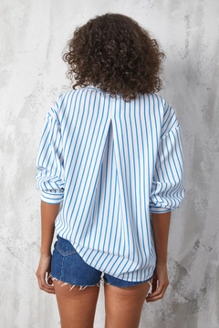A wholesale clothing model wears fan10491-saks-striped-printed-oversize-pocket-shirt, Turkish wholesale Shirt of First Angels
