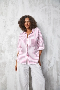 A wholesale clothing model wears fan10493-fuchsia-stripe-printed-oversize-pocket-shirt, Turkish wholesale Shirt of First Angels