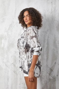 A wholesale clothing model wears fan10496-black-mango-fabric-patterned-oversize-shirt, Turkish wholesale Shirt of First Angels