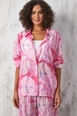 A wholesale clothing model wears fan10497-pink-mango-fabric-patterned-oversize-shirt, Turkish wholesale  of 