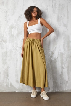 Una modelo de ropa al por mayor lleva fan10543-oil-green-modal-skirt, Falda turco al por mayor de First Angels