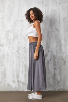 Ein Bekleidungsmodell aus dem Großhandel trägt fan10547-anthracite-modal-skirt, türkischer Großhandel Rock von First Angels