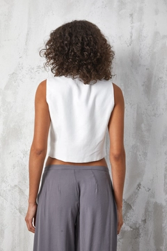 Модель оптовой продажи одежды носит fan10580-white-linen-vest, турецкий оптовый товар Жилет от First Angels.