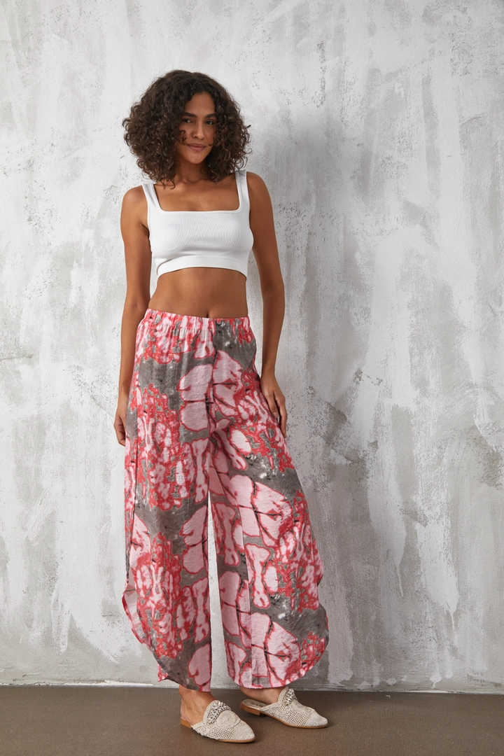A wholesale clothing model wears fan10510-red-mango-fabric-patterned-pareo-trousers, Turkish wholesale Pants of First Angels