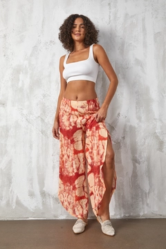 A wholesale clothing model wears fan10511-tile-mango-fabric-patterned-beach-pareo-trousers, Turkish wholesale Pants of First Angels