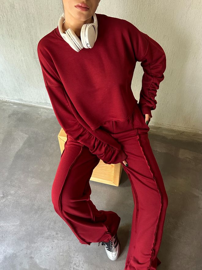 First Angels Felpa Con Maniche Rosse Bordeaux Raccolte E Cucite Sporche 28062 Abbigliamento all'ingrosso Casuale