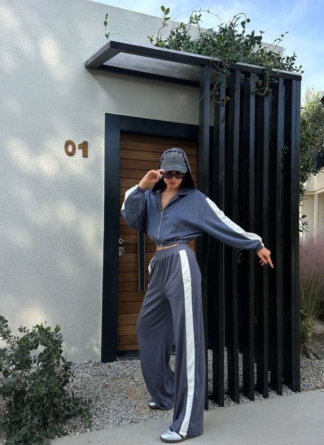 First Angels Pantaloni Sportivi A Righe Modali Indaco Con Vita Elastica 28170 Abbigliamento all'ingrosso Sportivo