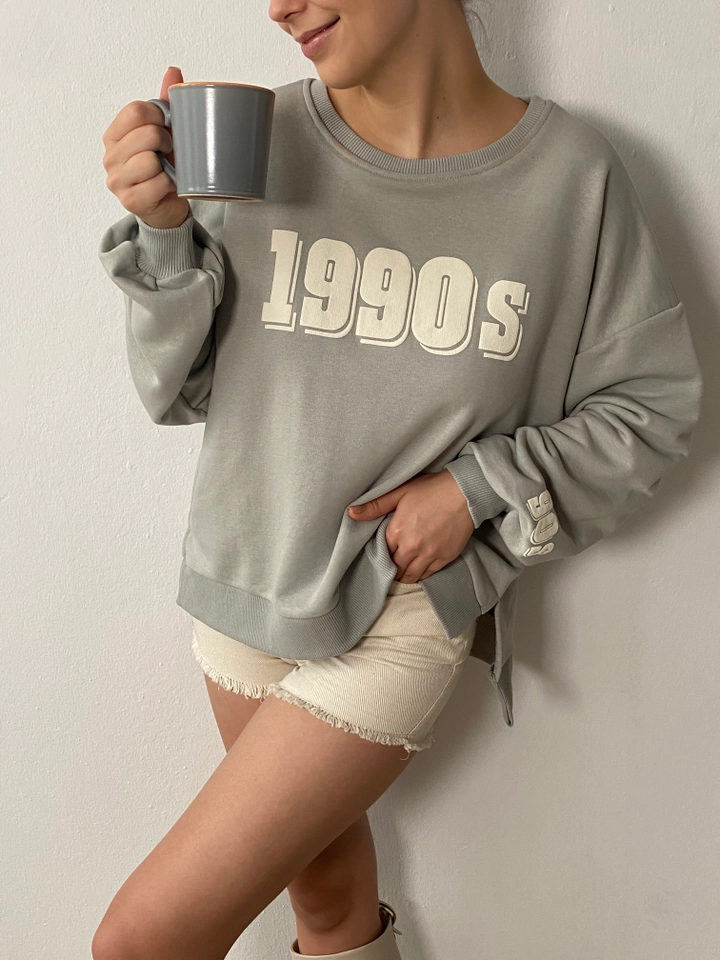 A wholesale clothing model wears fan10019-dyeing-gray-oversize-printed-sweatshirt, Turkish wholesale Sweatshirt of First Angels