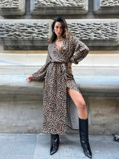 A wholesale clothing model wears fan10032-leopard-double-breasted-satin-dress, Turkish wholesale Dress of First Angels