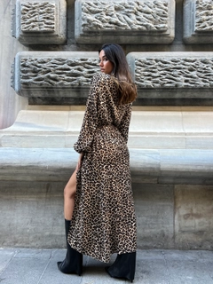 A wholesale clothing model wears fan10032-leopard-double-breasted-satin-dress, Turkish wholesale Dress of First Angels