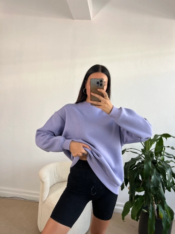 A wholesale clothing model wears  Lilac Basic Oversize Sweatshirt
, Turkish wholesale Sweatshirt of First Angels
