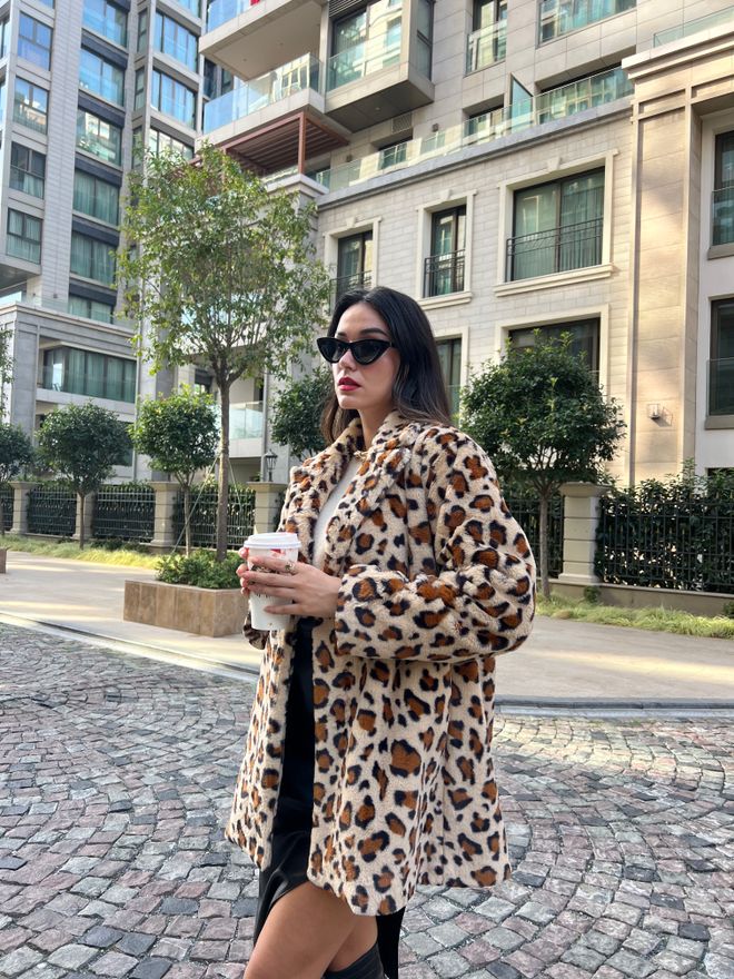First Angels Prevelika Krznena Bunda S Leopard Postavom Veleprodaja odjeće Ležerni