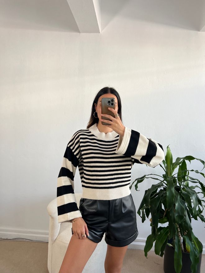 First Angels Maglione corto in maglia a righe nere Abbigliamento all'ingrosso Casuale