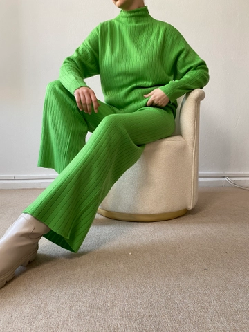 A wholesale clothing model wears  Green Half Turtleneck Knitwear Top-Top Set
, Turkish wholesale Suit of First Angels