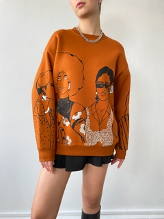 A wholesale clothing model wears fan10089-caramel-printed-oversize-sweatshirt, Turkish wholesale Sweatshirt of First Angels