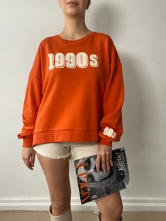 A wholesale clothing model wears fan10092-orange-printed-oversize-sweatshirt, Turkish wholesale Sweatshirt of First Angels