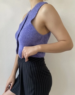 Una modella di abbigliamento all'ingrosso indossa fan10170-lilac-boucle-lycra-knitwear-vest, vendita all'ingrosso turca di Veste di First Angels