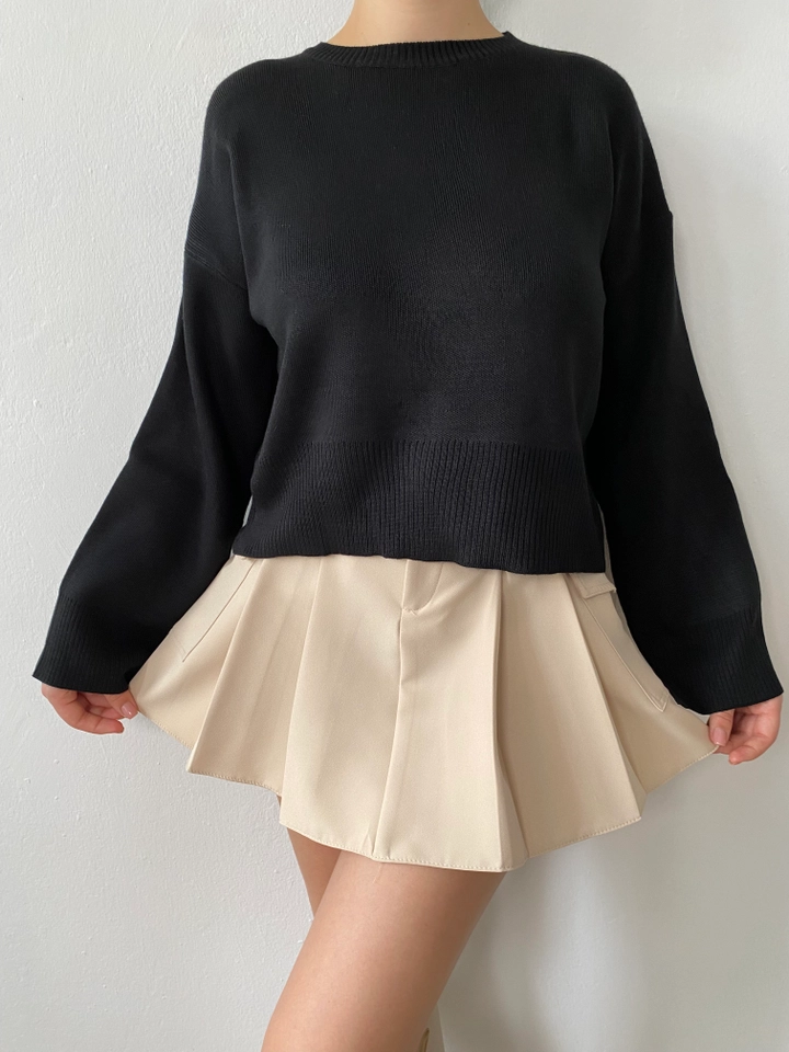 A wholesale clothing model wears fan10182-black-short-basic-knitwear-sweater, Turkish wholesale Sweater of First Angels