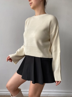 A wholesale clothing model wears fan10186-ecru-short-basic-knitwear-sweater, Turkish wholesale Sweater of First Angels