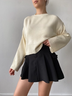 A wholesale clothing model wears fan10186-ecru-short-basic-knitwear-sweater, Turkish wholesale Sweater of First Angels