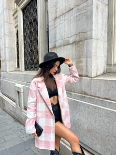 A wholesale clothing model wears fan10210-pink-plaid-coat, Turkish wholesale Coat of First Angels